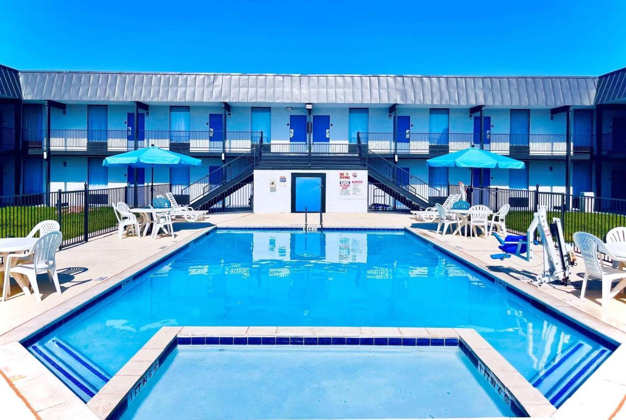 Days Inn By Wyndham Burleson Ft. Worth Екстер'єр фото